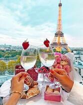 Без бренда «Свидание на фоне Эйфелевой башки» в Новосибирске 