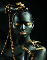 Без бренда «Девушка в черно-золотом макияже» в Новосибирске 