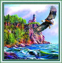 Орлан у маяка над морем